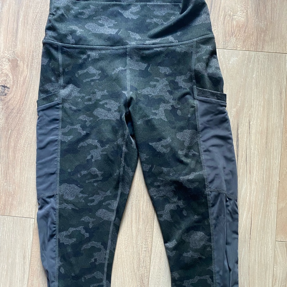 Cute fabletics set! Small